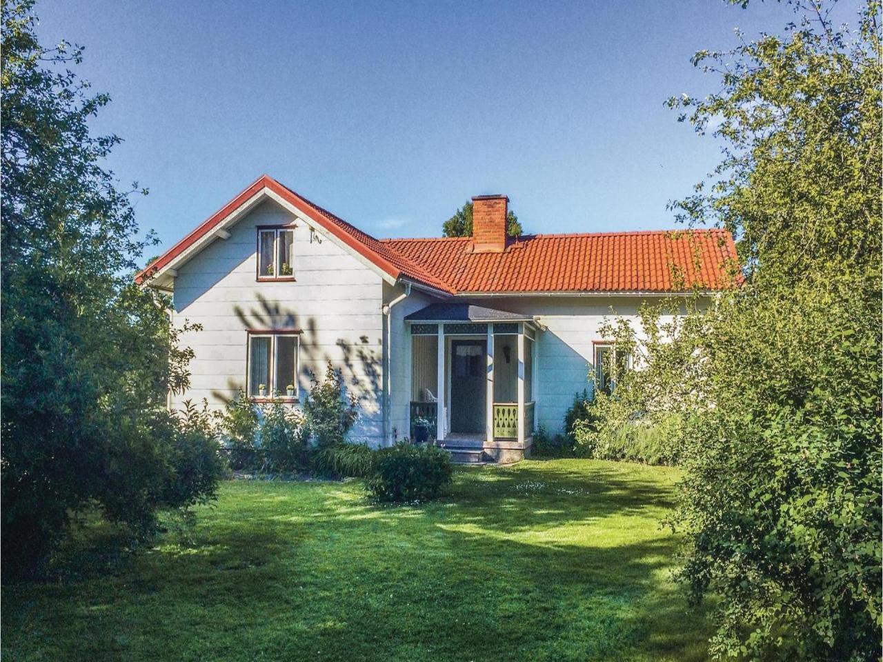 1 Bedroom Beautiful Home In Lidkoeping Sjövik Exterior foto